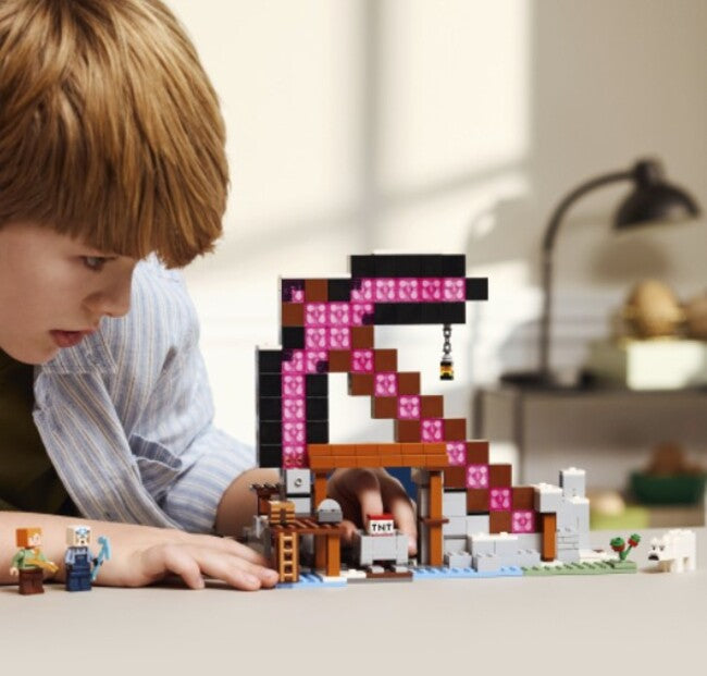 Lego® the Pickaxe Mine